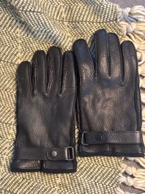 Portolano Black Leather Snap Strap Gloves